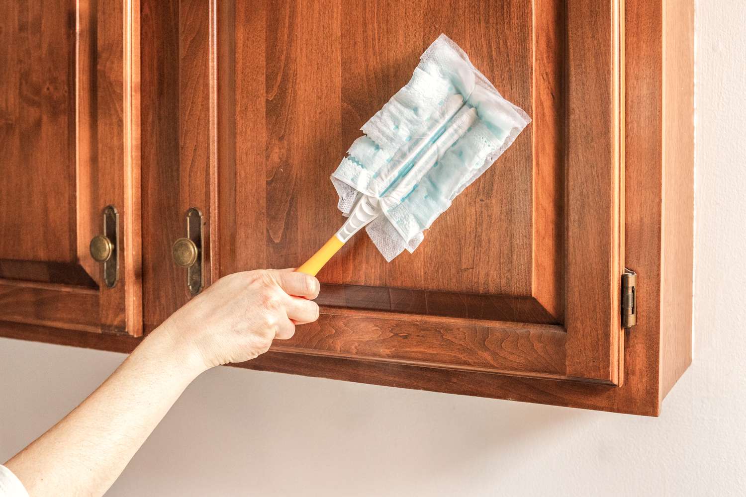 How to clean kitchen cabinets