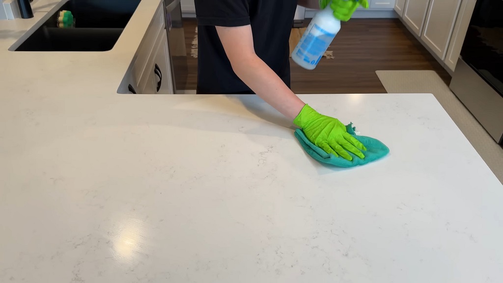 Cleaning kitchen countertops